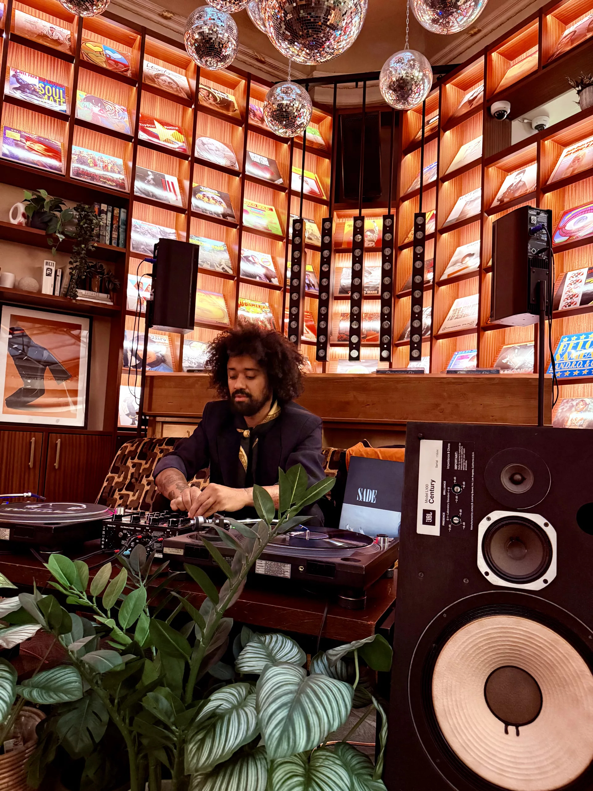 VINYL LISTENING SESSION w. KELSON – FREE ENTRY!